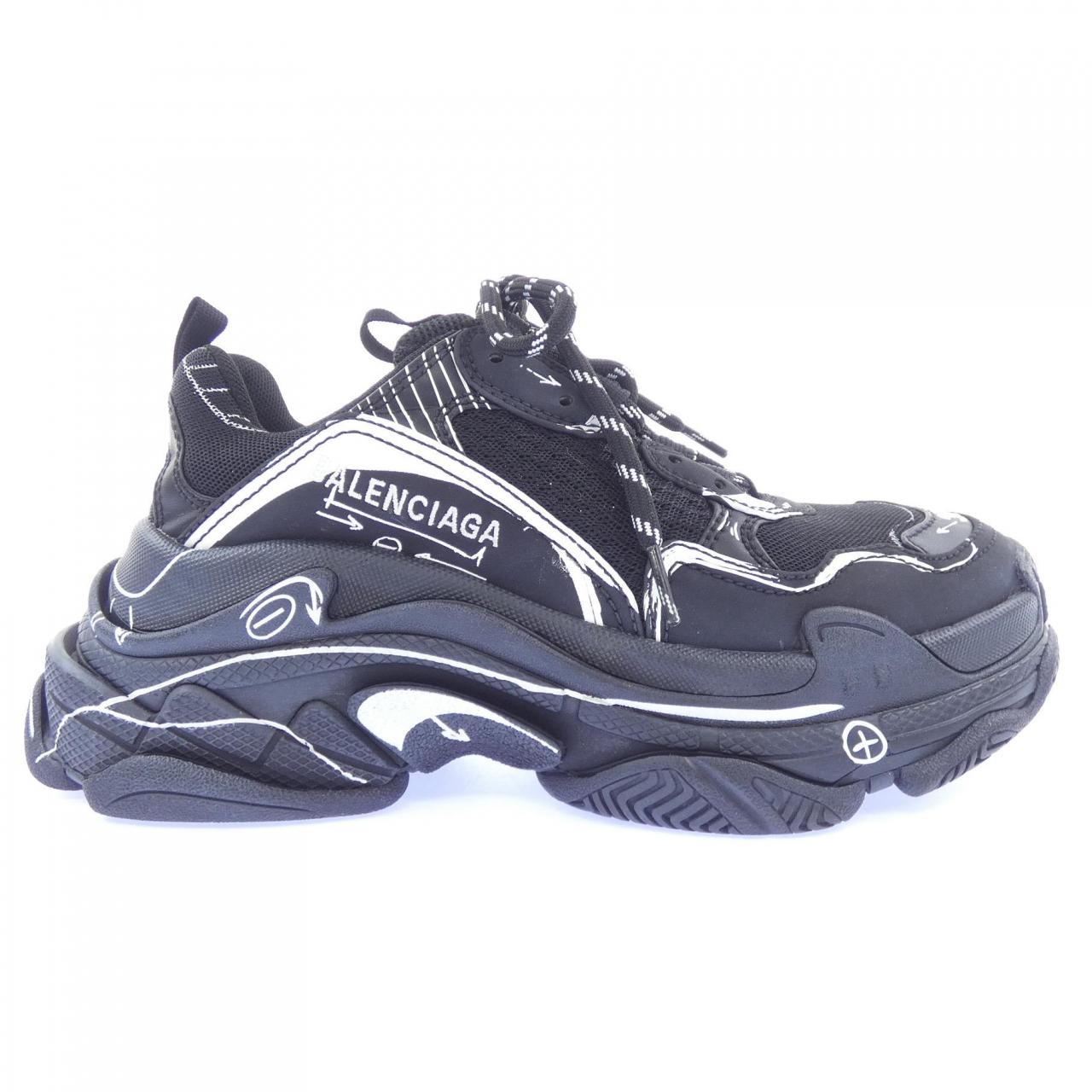 バレンシアガ Triple S スニーカー