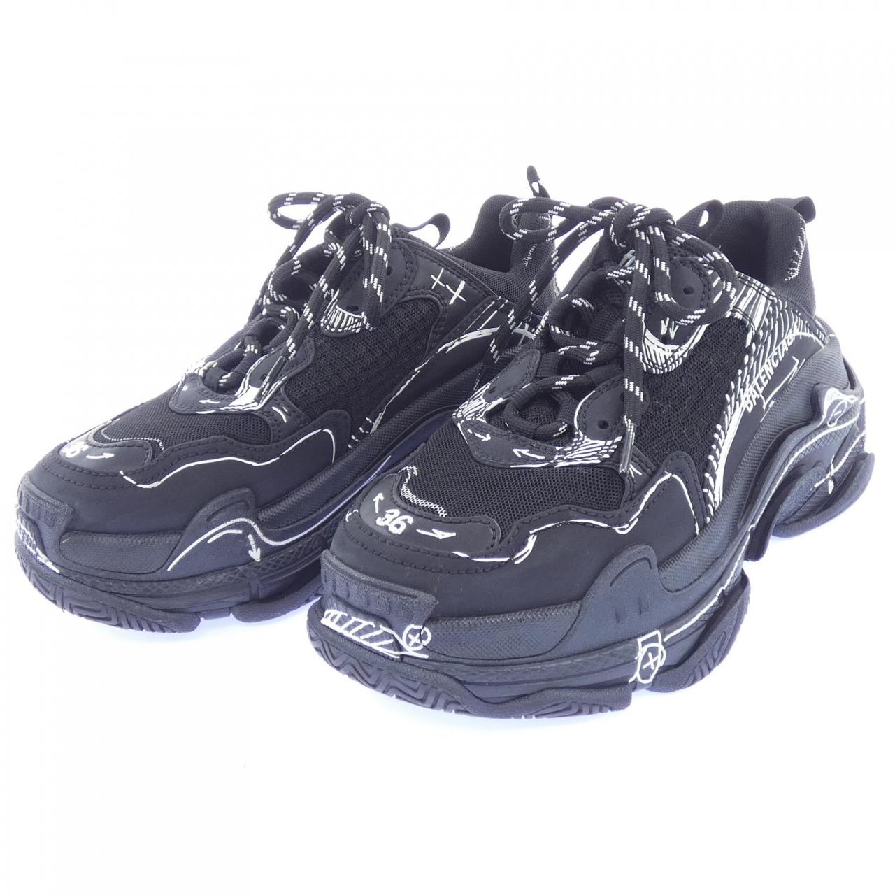 バレンシアガ Triple S スニーカー