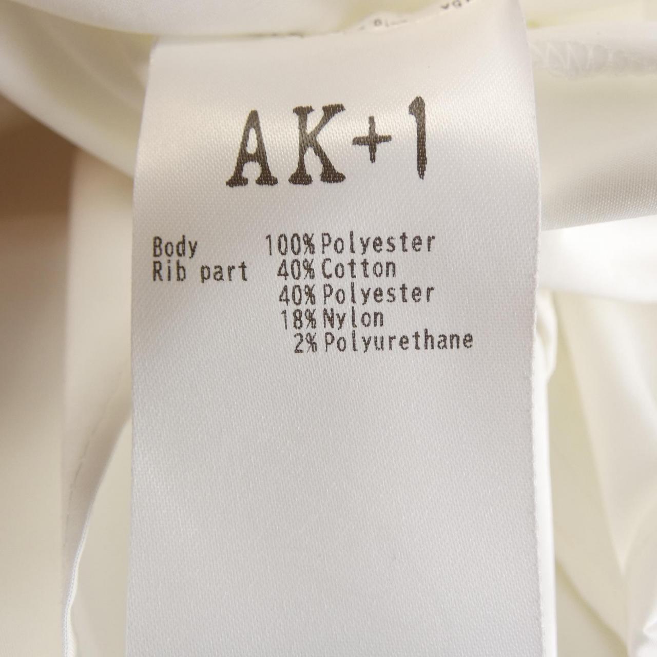 AK+1 トップス