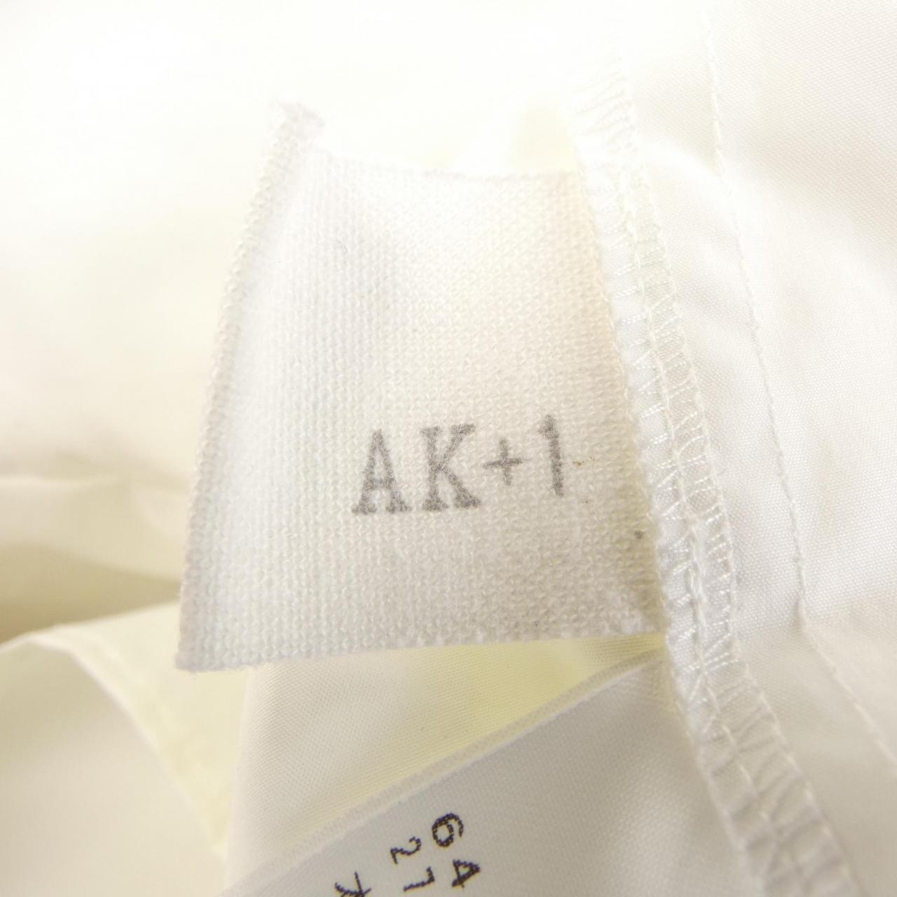 AK+1 トップス
