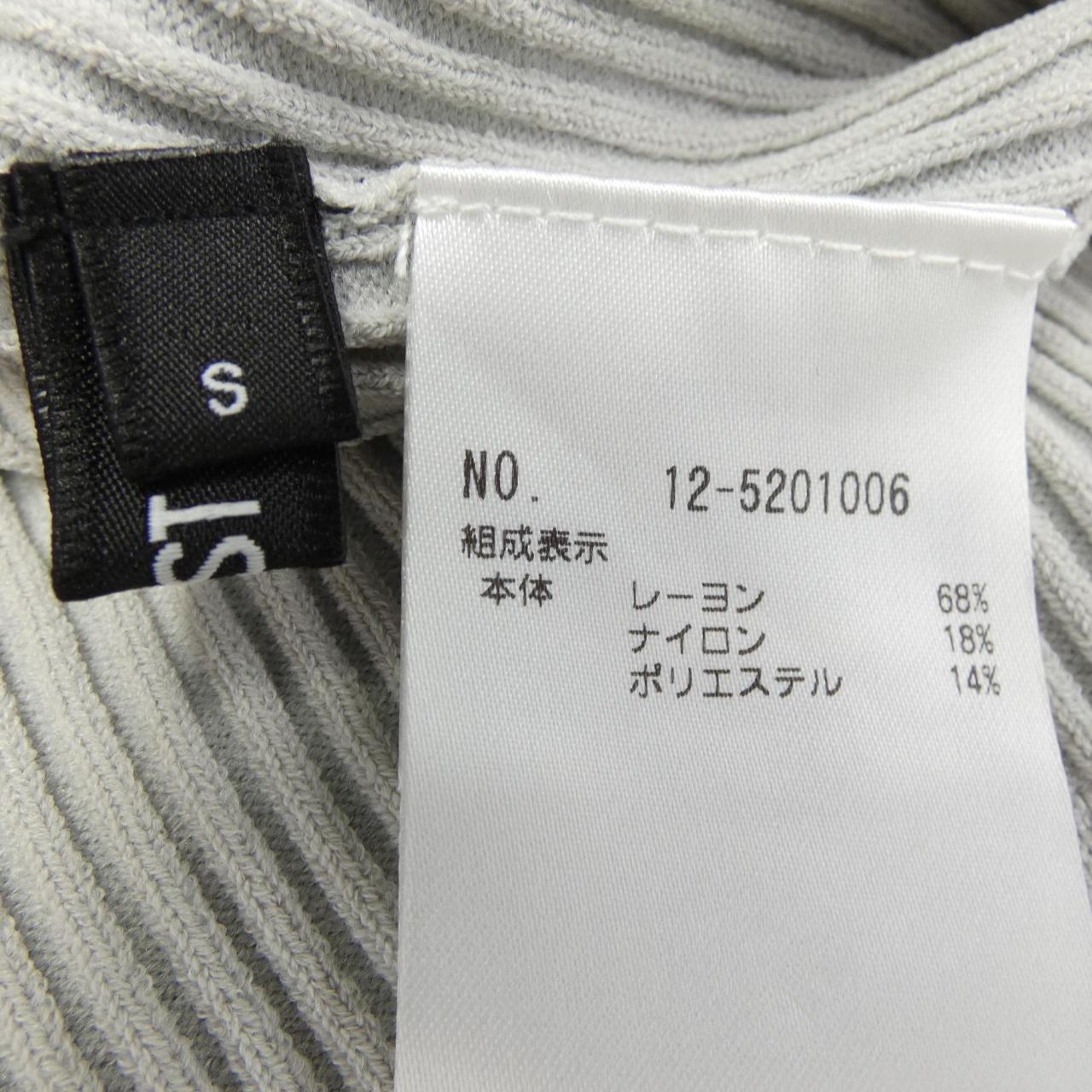 プラステ トップス