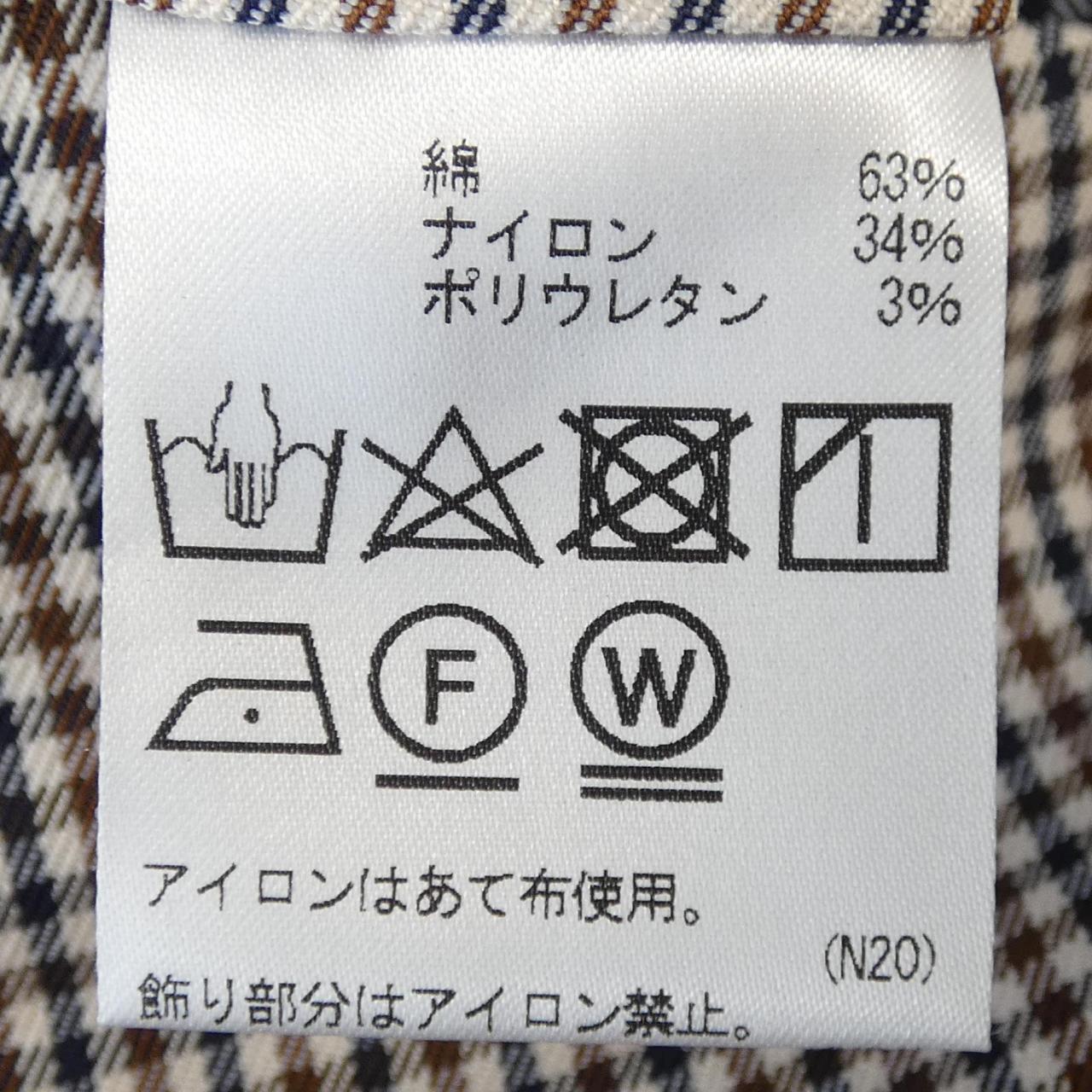 アクアスキュータム パンツ