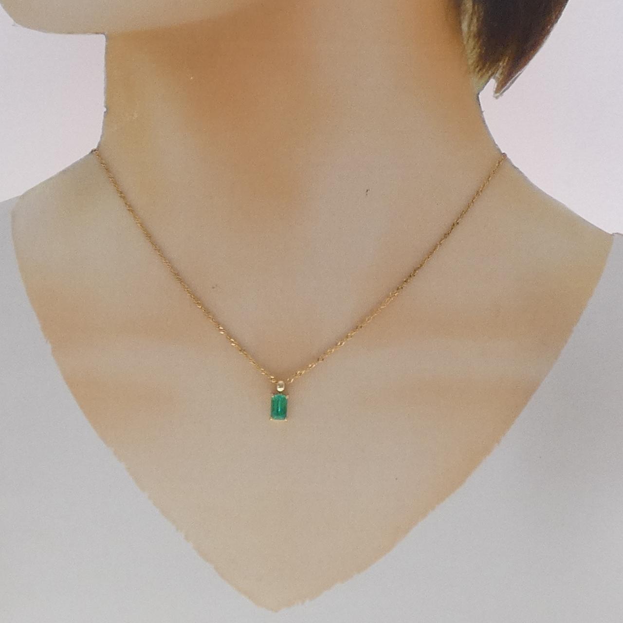 Au750エメラルドネックレス