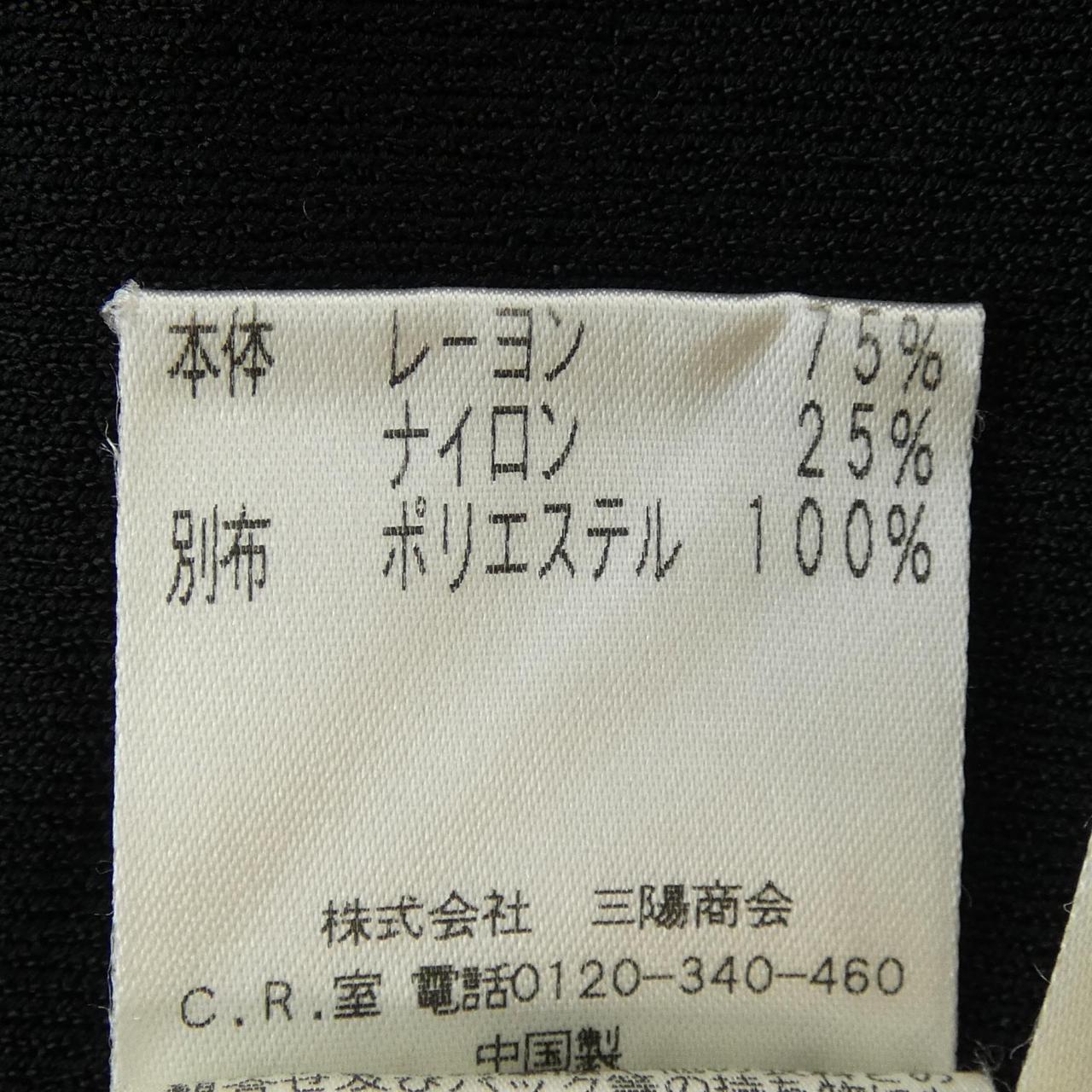 トゥービーシック トップス