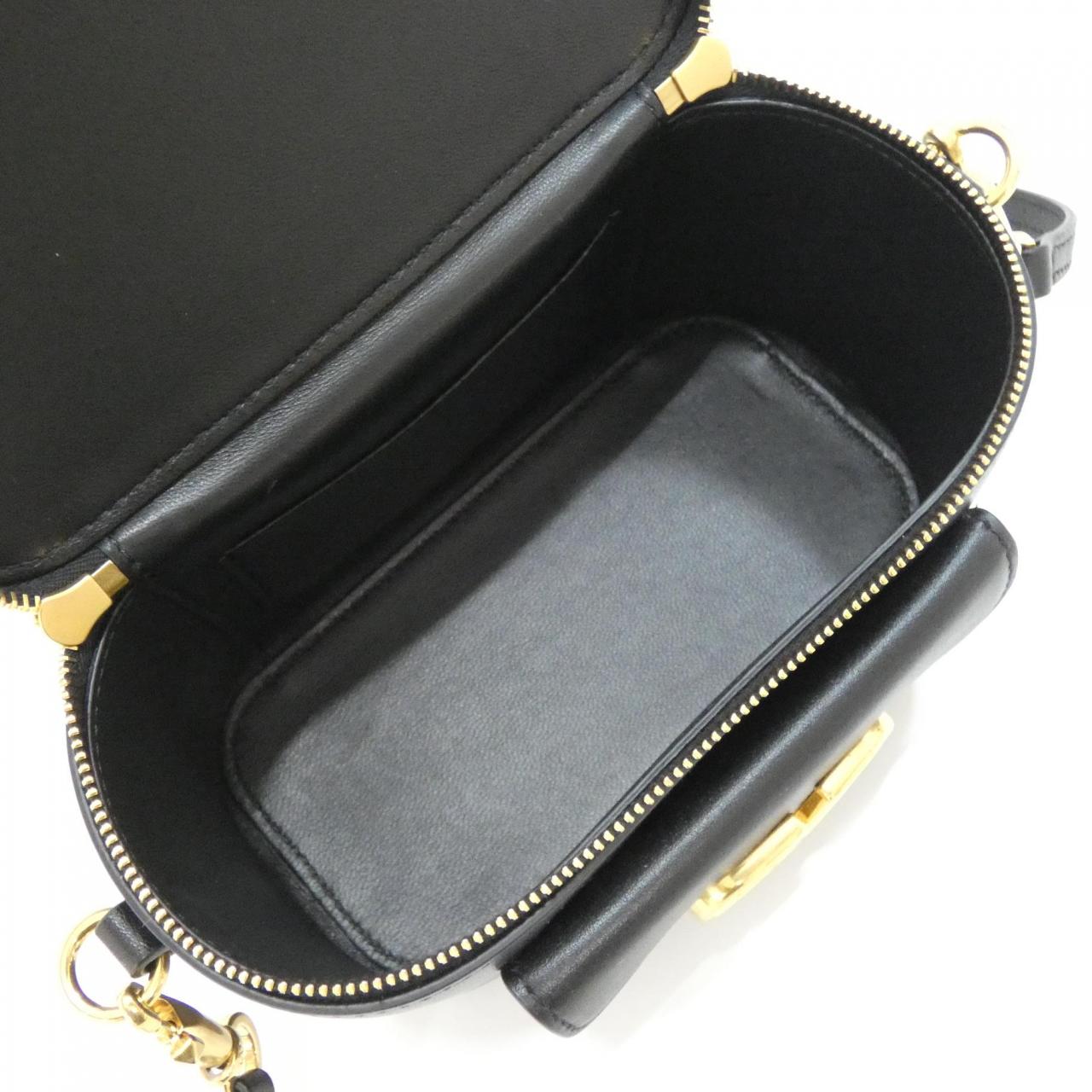 ヴァレンティノガラヴァーニ カーフショルダーバッグ