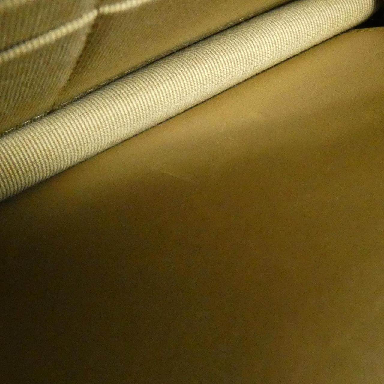 シャネル ラムスキン チェーンウォレット