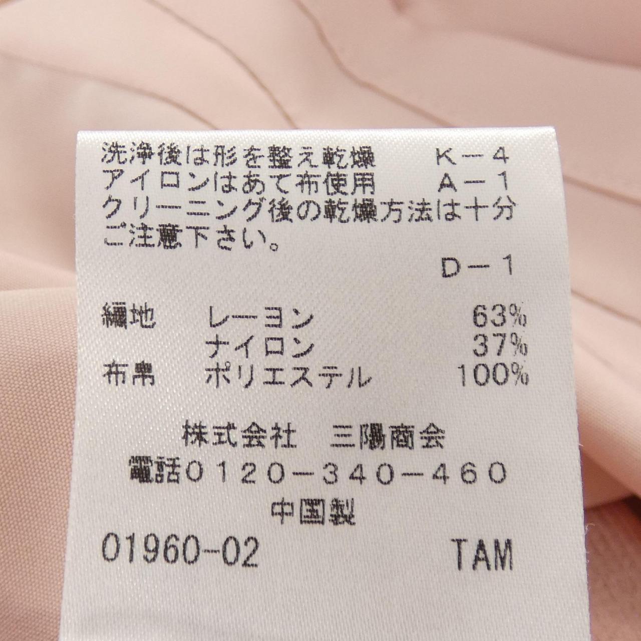 トゥービーシック トップス