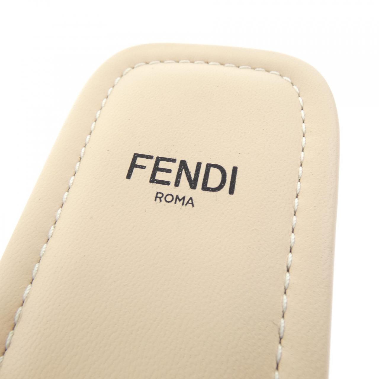 フェンディ レザーサンダル