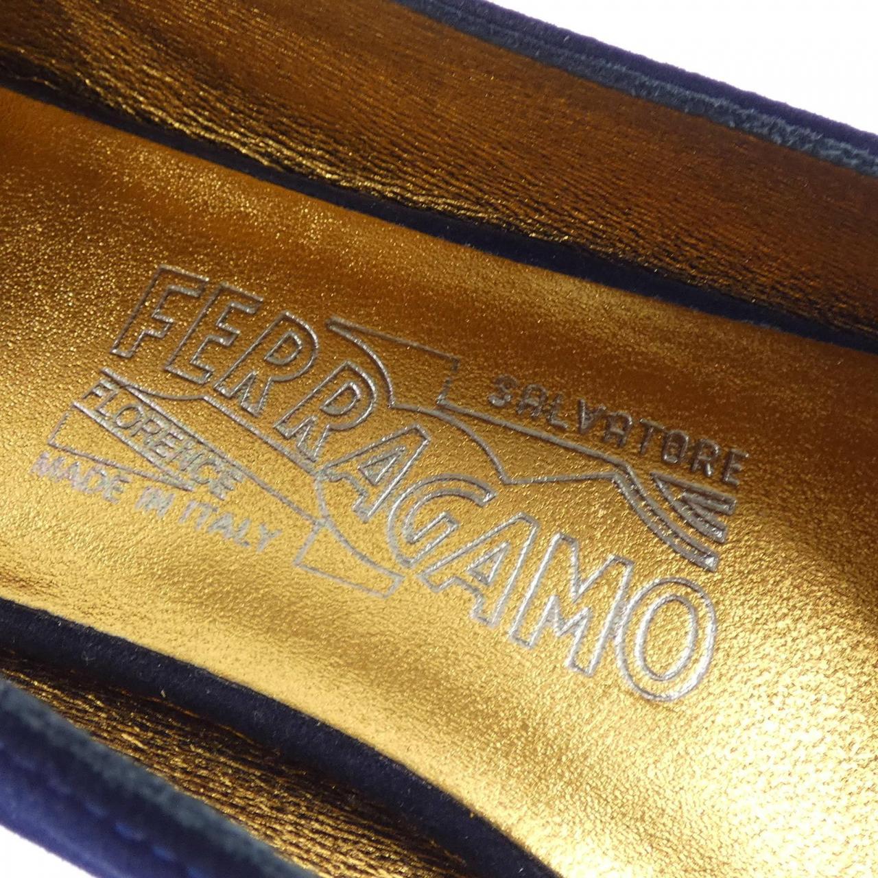 サルヴァトーレ フェラガモ フラットシューズ