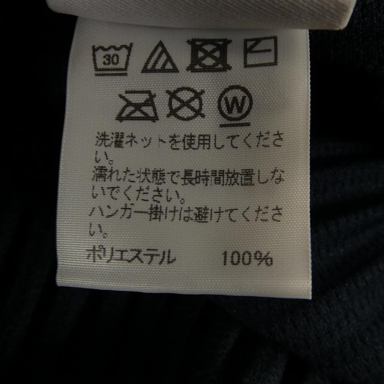 オムプリッセイッセイミヤケ トップス