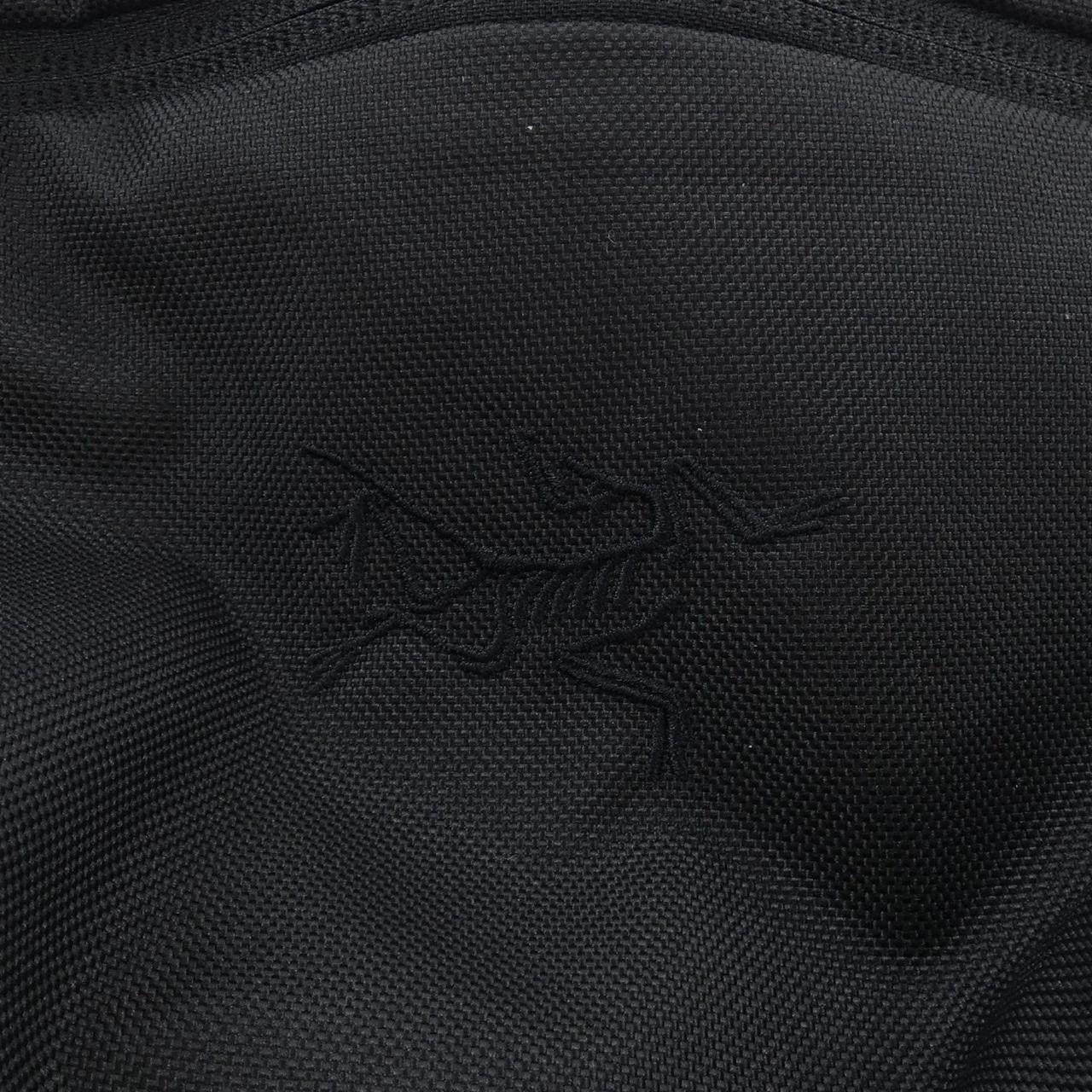 アークテリクス MANTIS 2 ショルダーバッグ