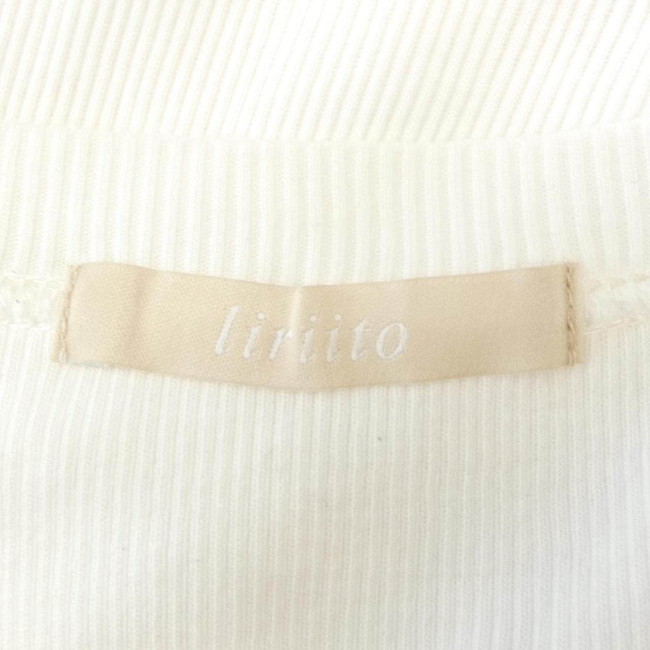 LIRIITO トップス