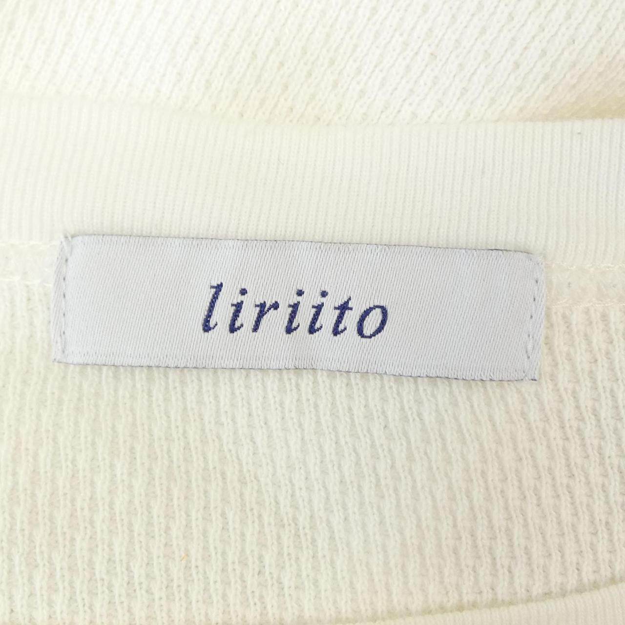 LIRIITO トップス