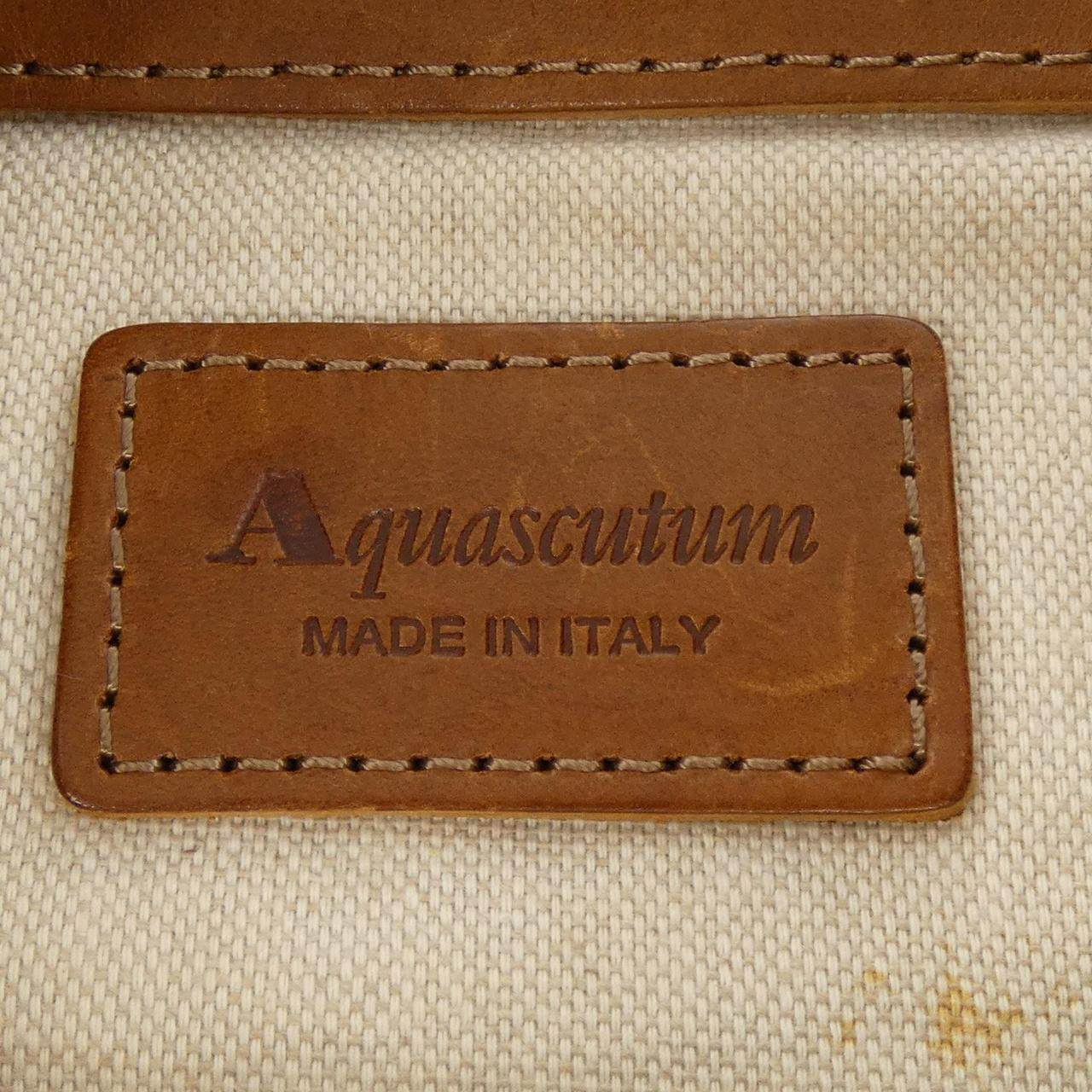 アクアスキュータム バッグ