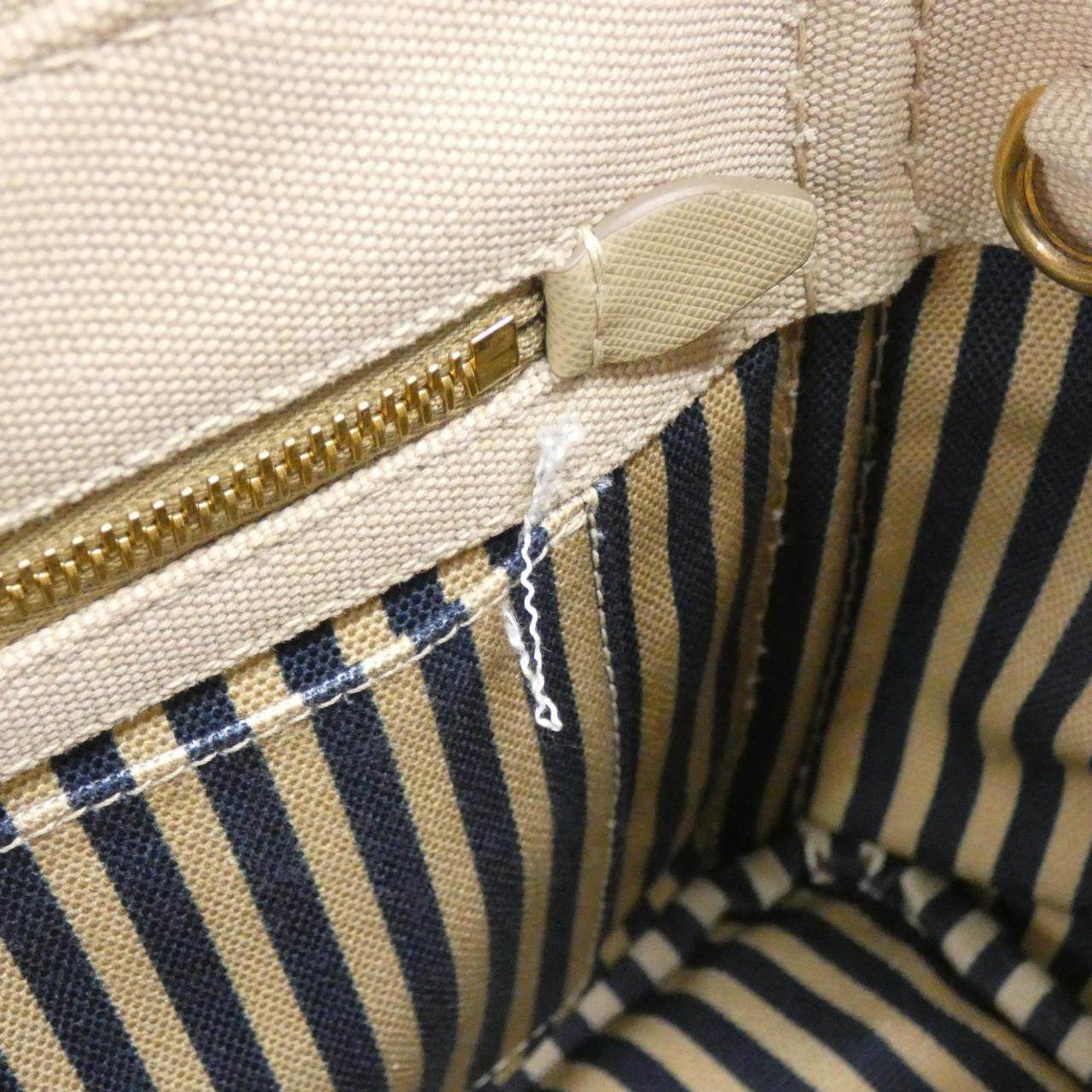 プラダ CANAPA トートバッグ