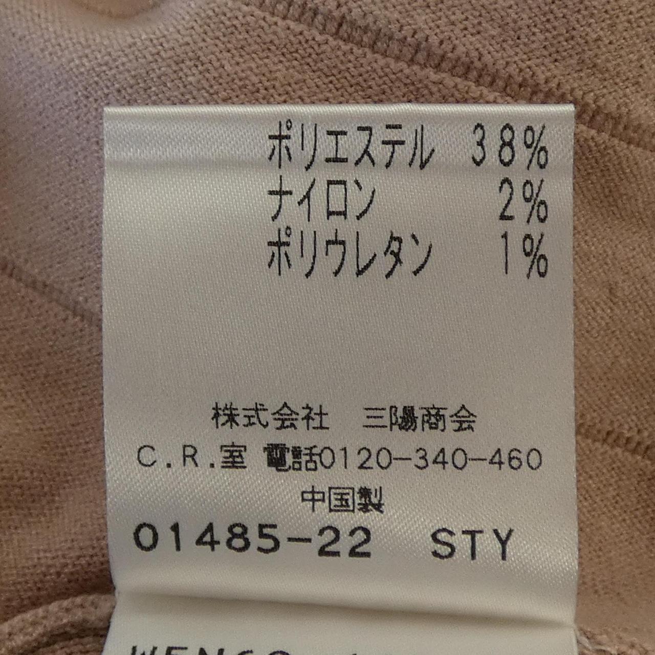 トゥービーシック ニットトップス