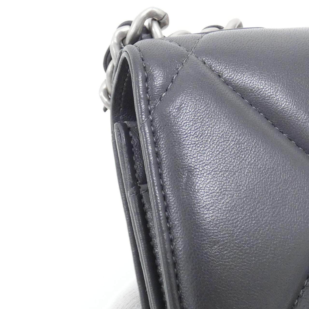 シャネル シャネル19 ラムスキン 財布
