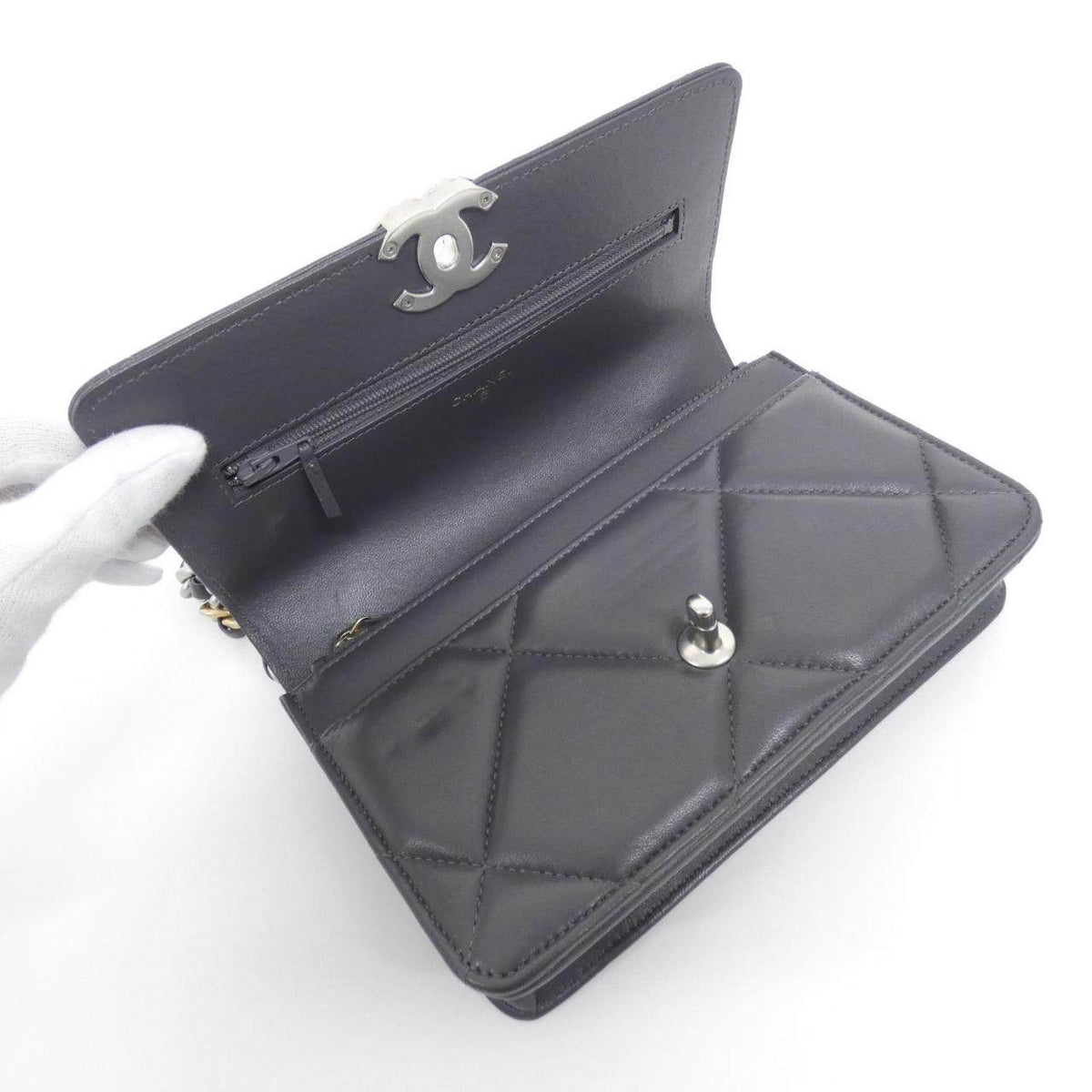 シャネル シャネル19 ラムスキン 財布