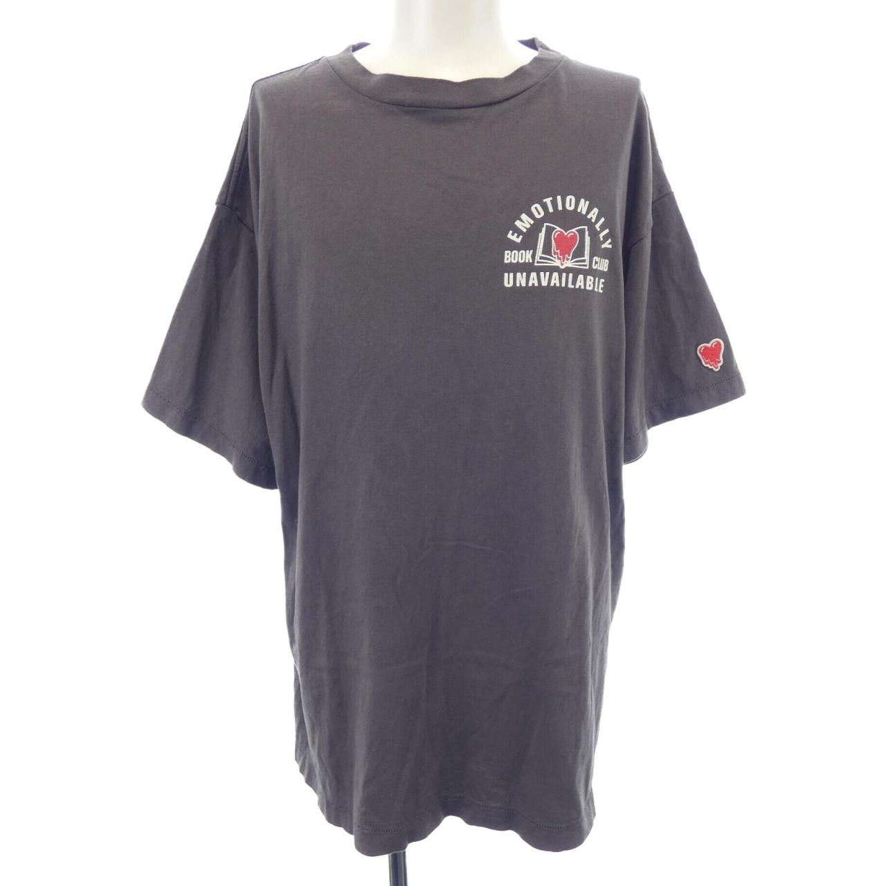 エモーショナリーアンアベイル コットンTシャツ