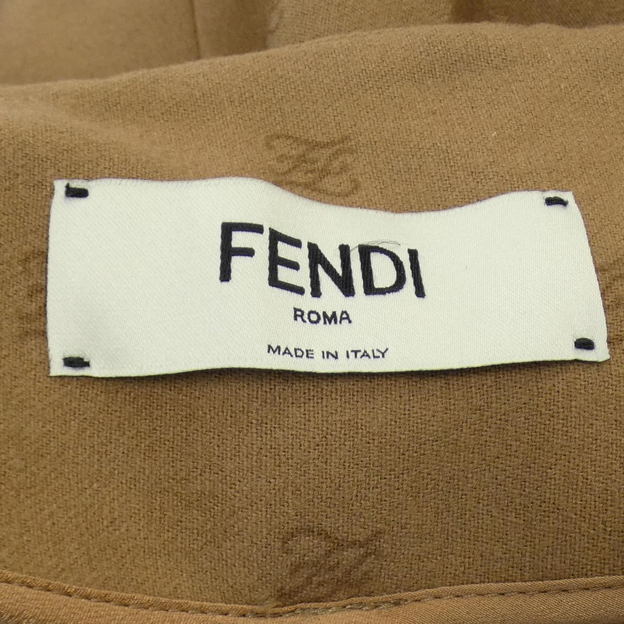 フェンディ カシミヤ混ショートパンツ