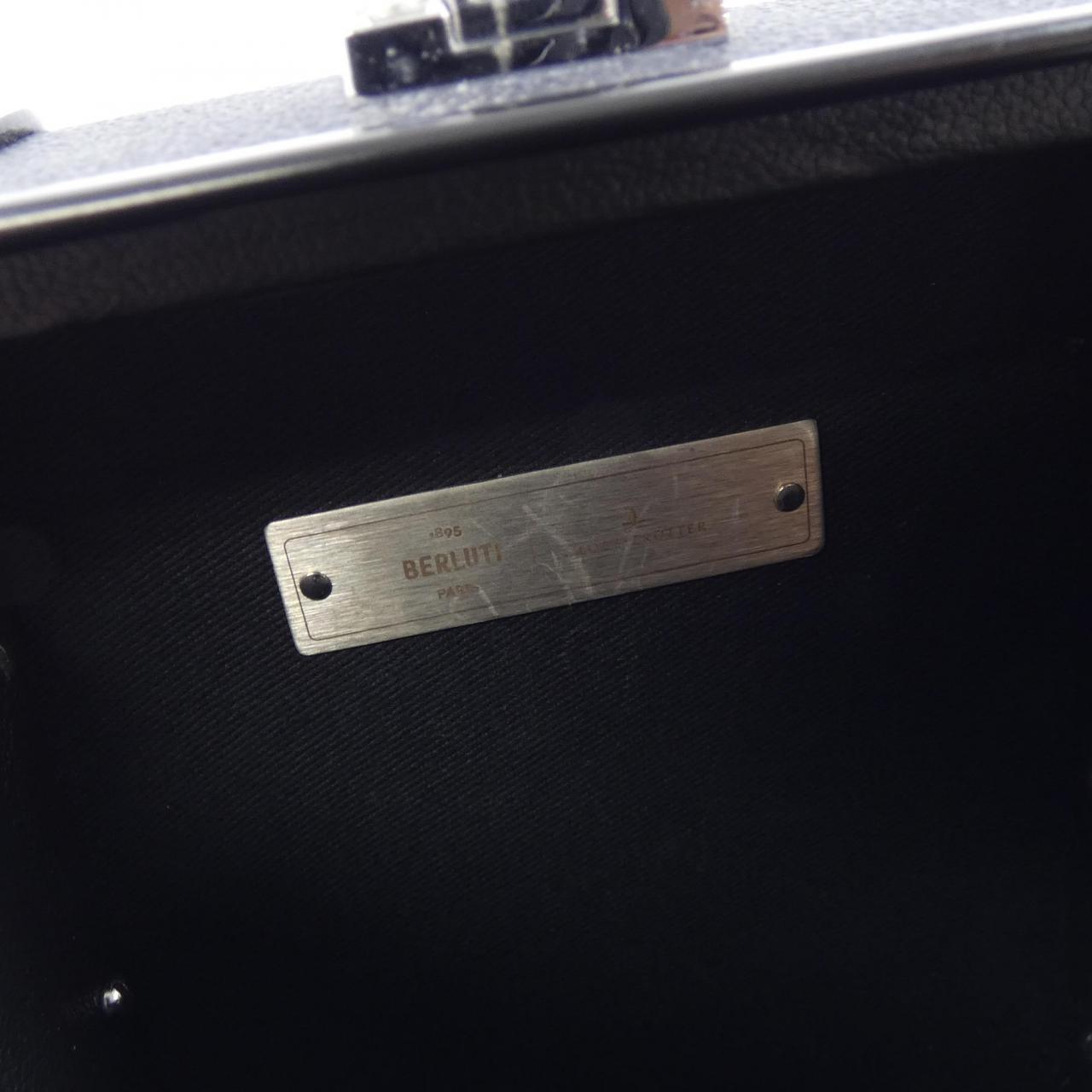 ベルルッティ グローブトロッター バッグ