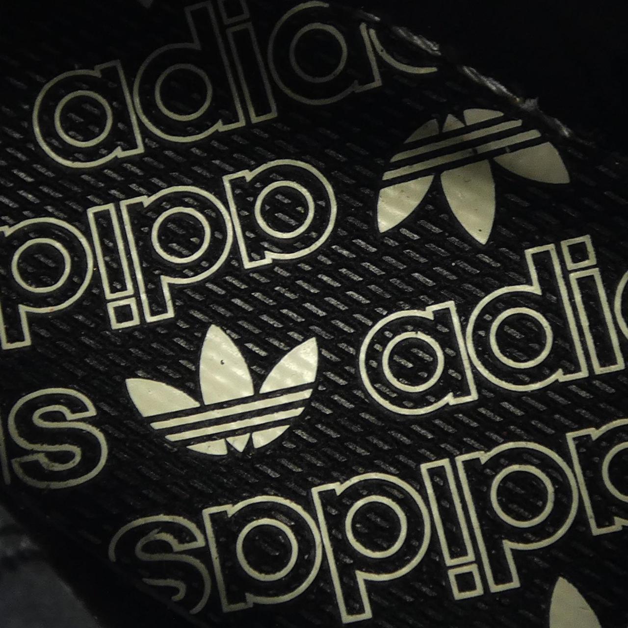 アディダス TOBACCO スニーカー