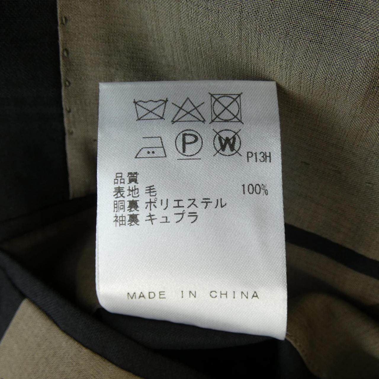 ゴタイリク スーツ