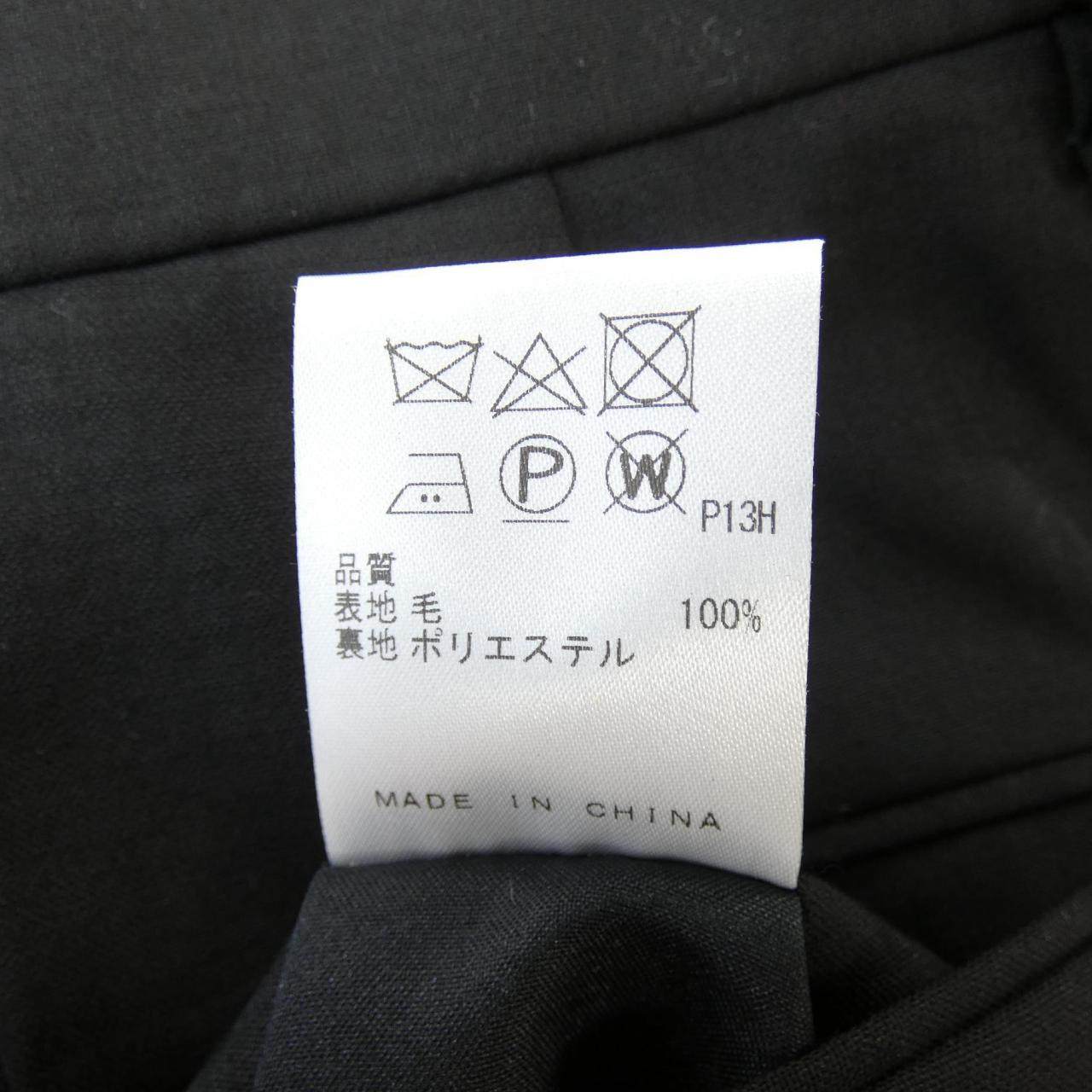 ゴタイリク スーツ