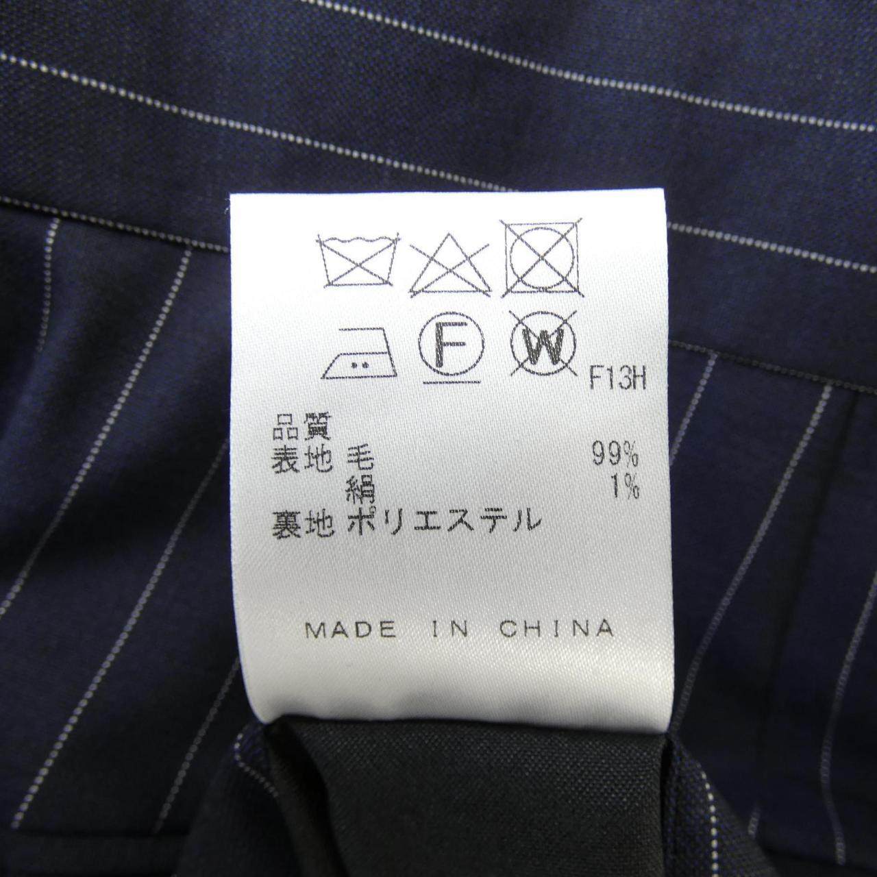 ゴタイリク スーツ