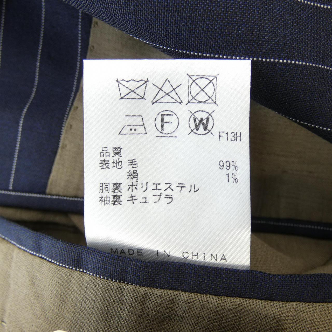 ゴタイリク スーツ