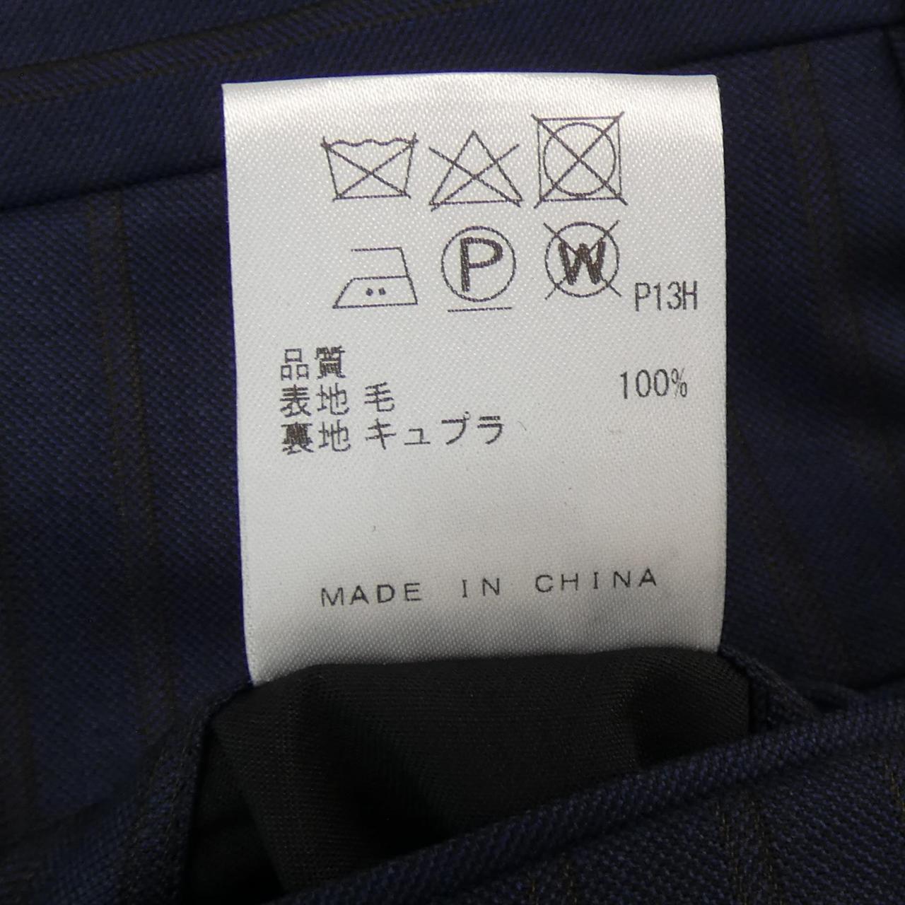 ゴタイリク スーツ