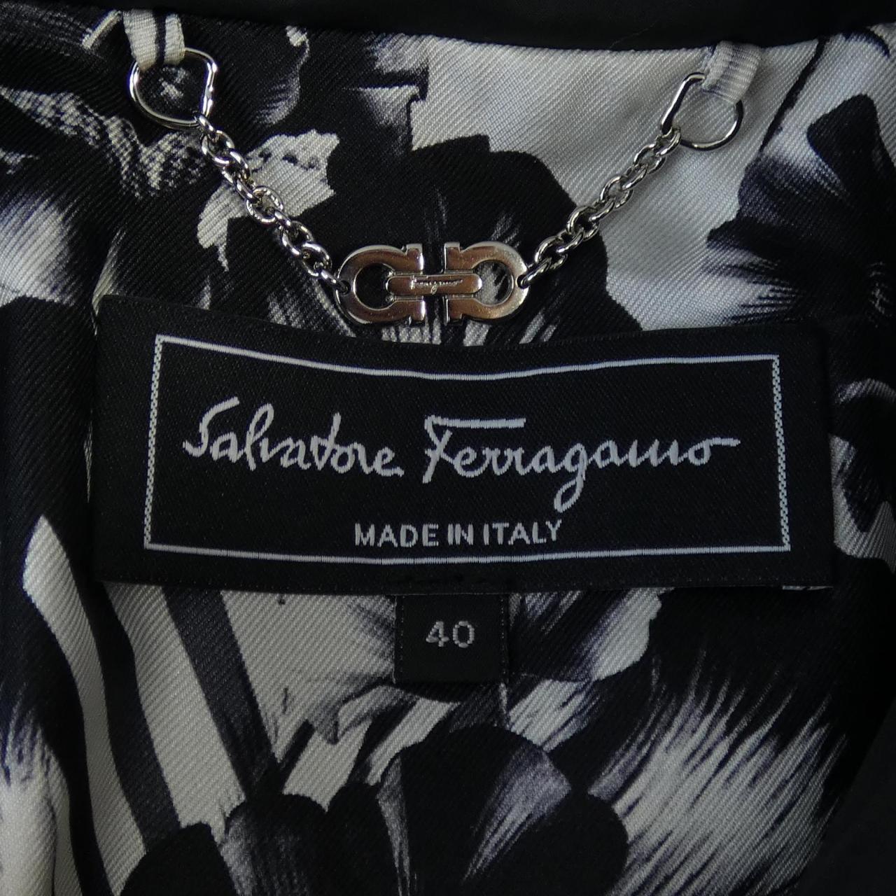 サルヴァトーレ フェラガモ コート