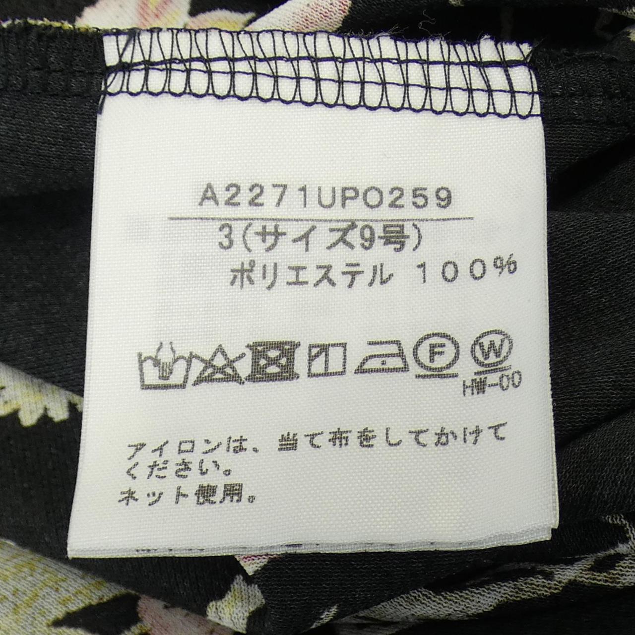 インゲボルグ トップス