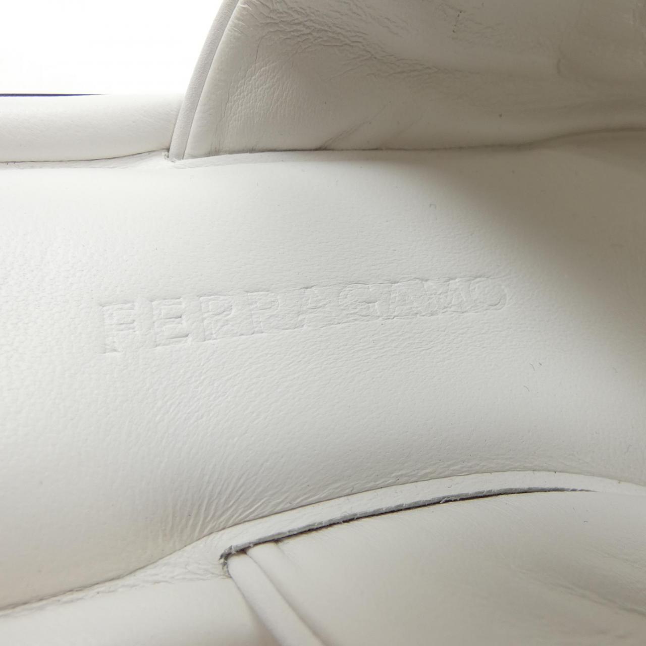 サルヴァトーレ フェラガモ サンダル