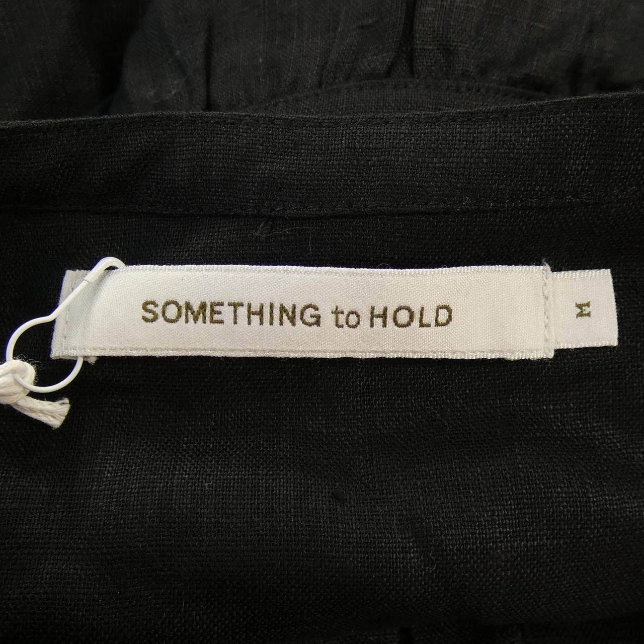 SOMETHING to HOLD トップス