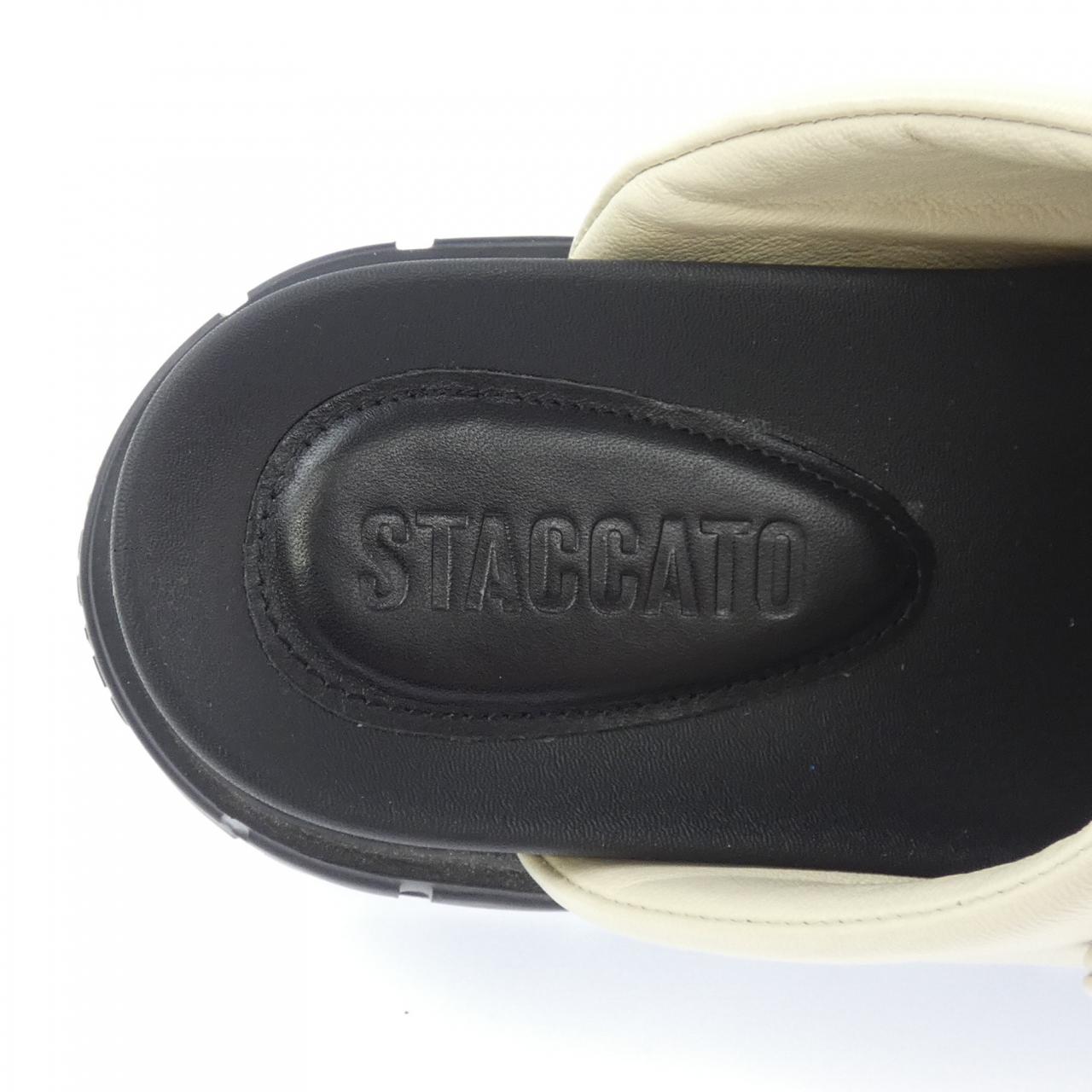 スタッカート レザーサンダル