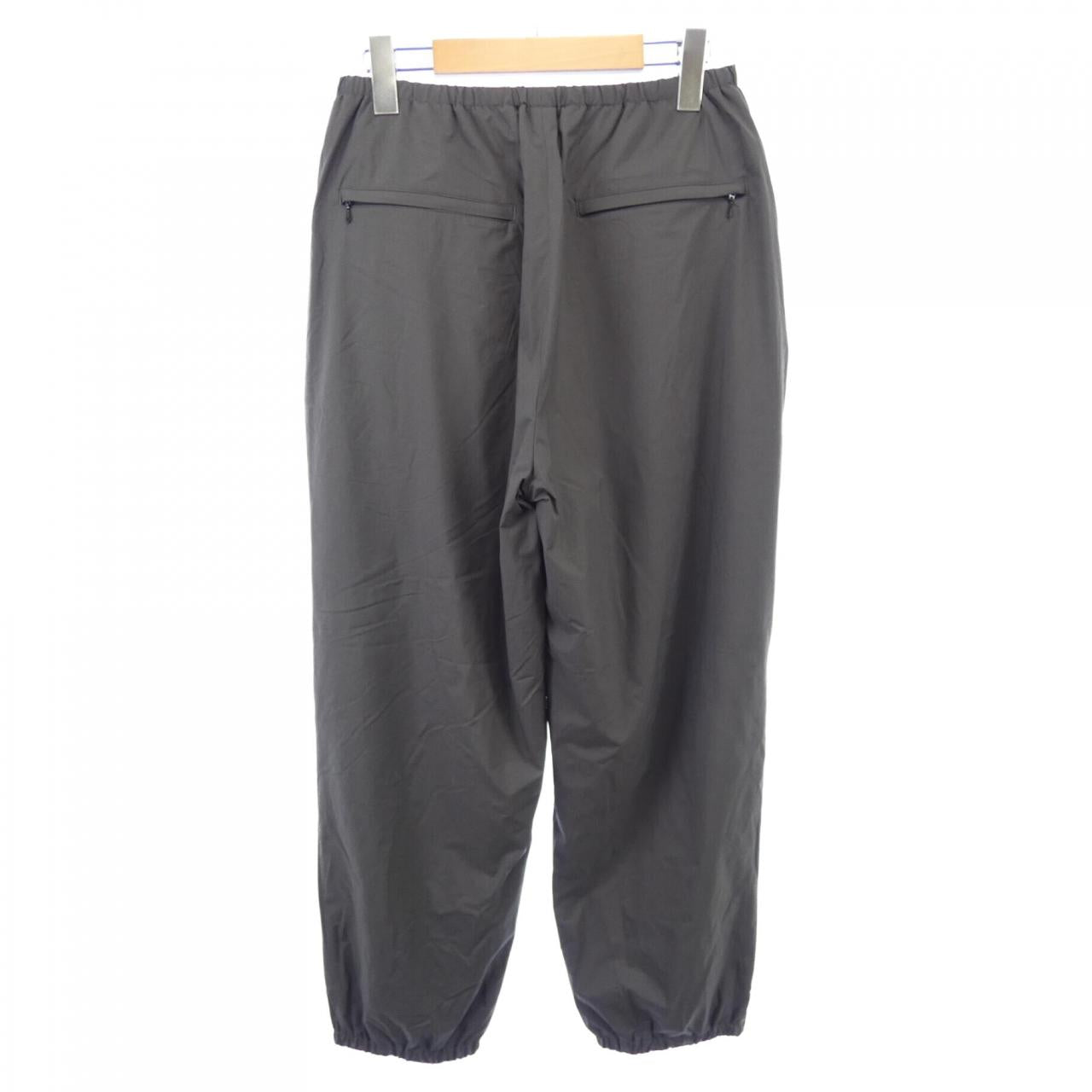 blurhms パンツ