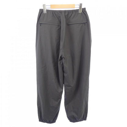 blurhms パンツ