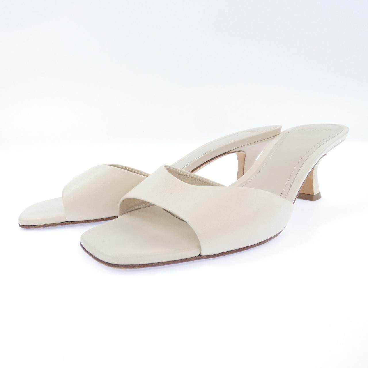 3JUIN レザーサンダル