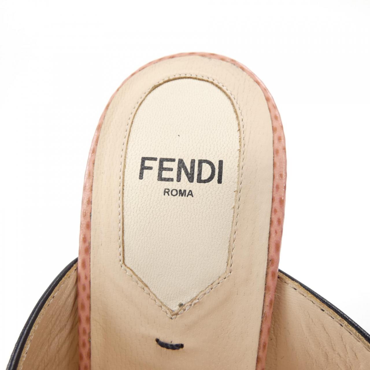 フェンディ レザーサンダル