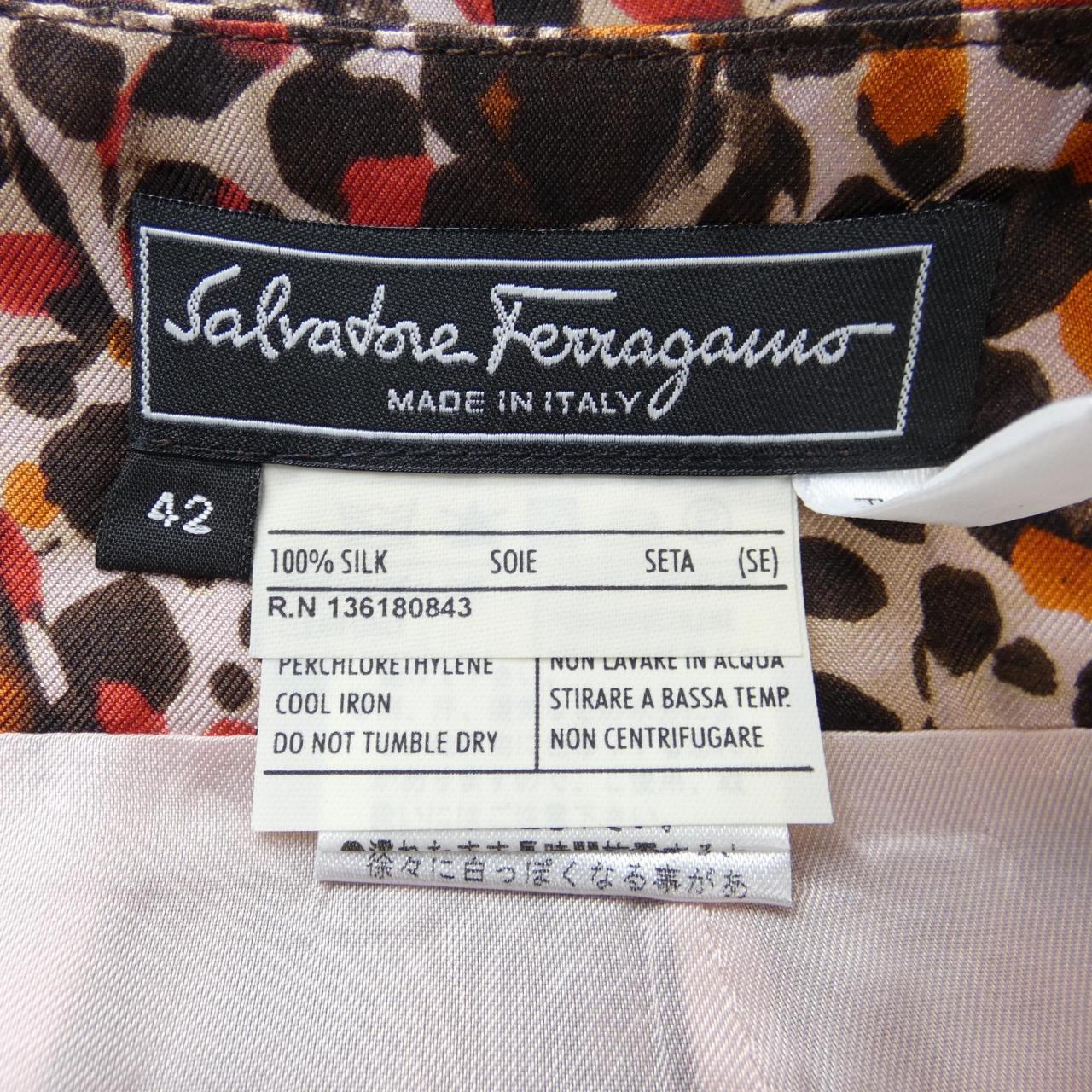 サルヴァトーレ フェラガモ シルクスカート