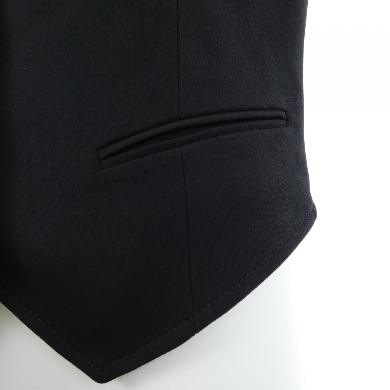 グッチ 619326 ZKR01 ベスト