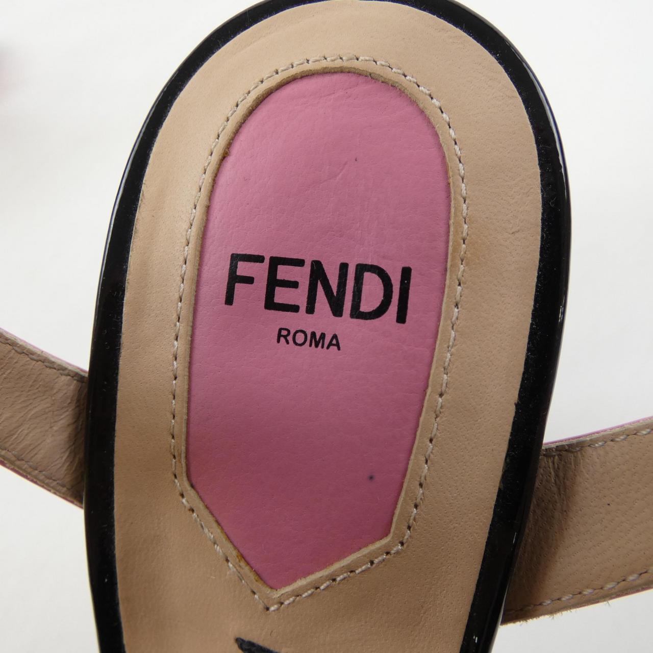 フェンディ レザーサンダル