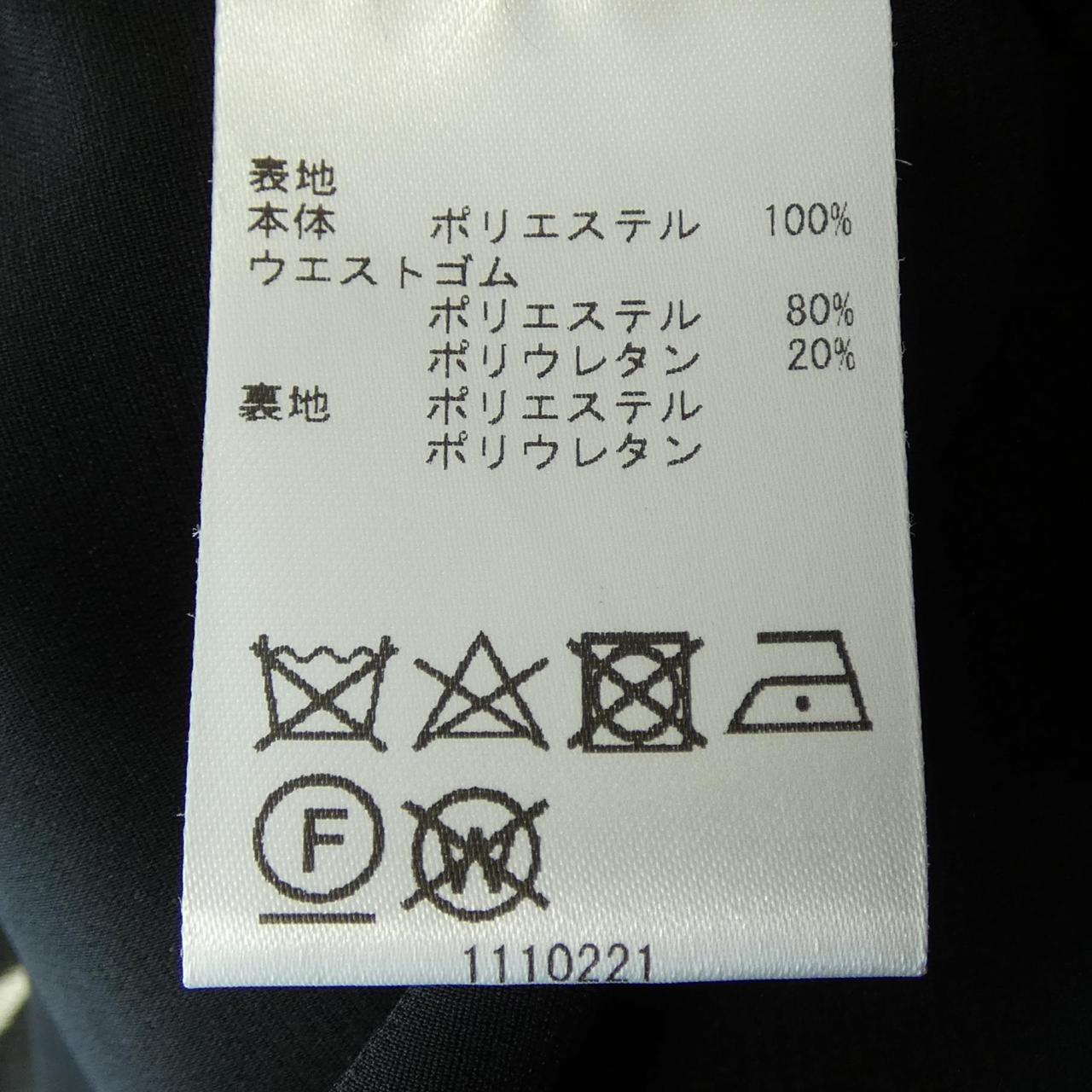 アリスアンドオリビア スカート