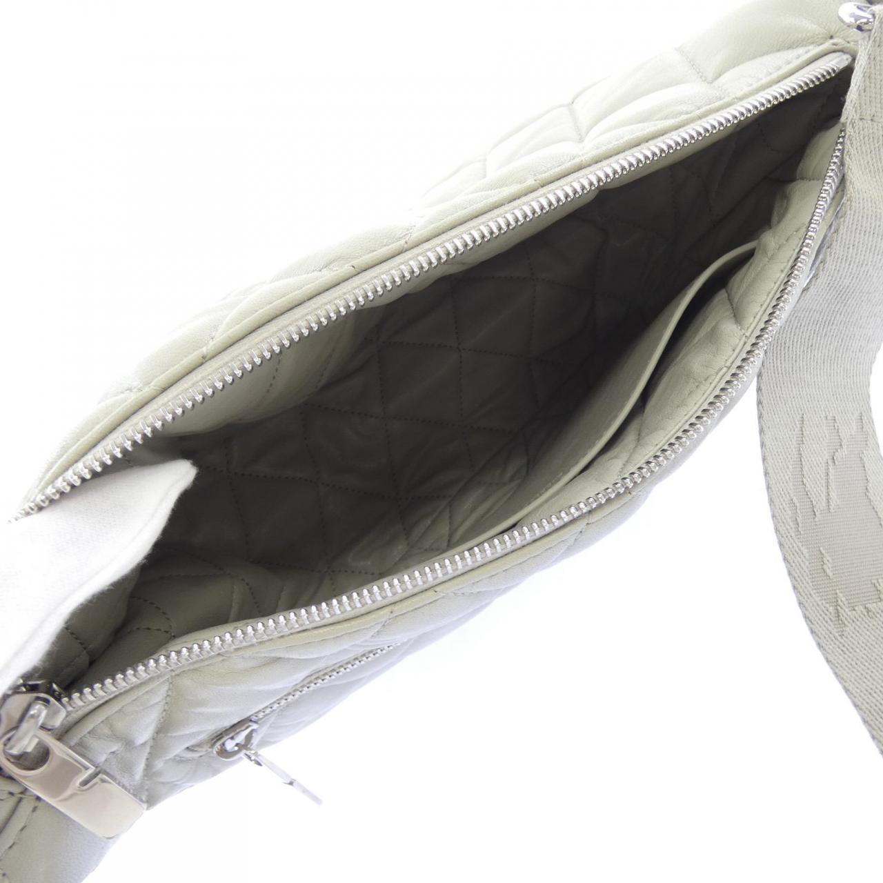 バーバリー SHIELD QUILTED ショルダーバッグ