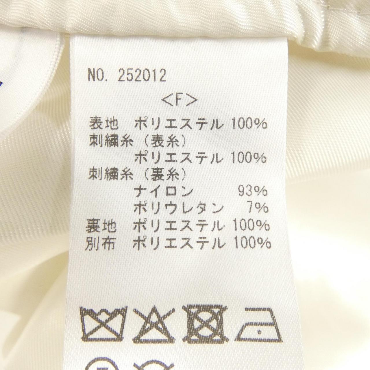 ブルレア トップス