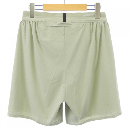 オンショートパンツ