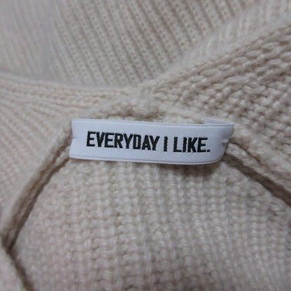 EVERYDAY I LIKE. Lia Vネックニットセーター