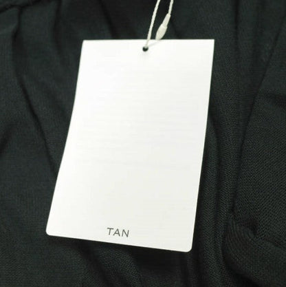 TAN シグネチャー ツイスト ドレス&クロップド Tシャツ