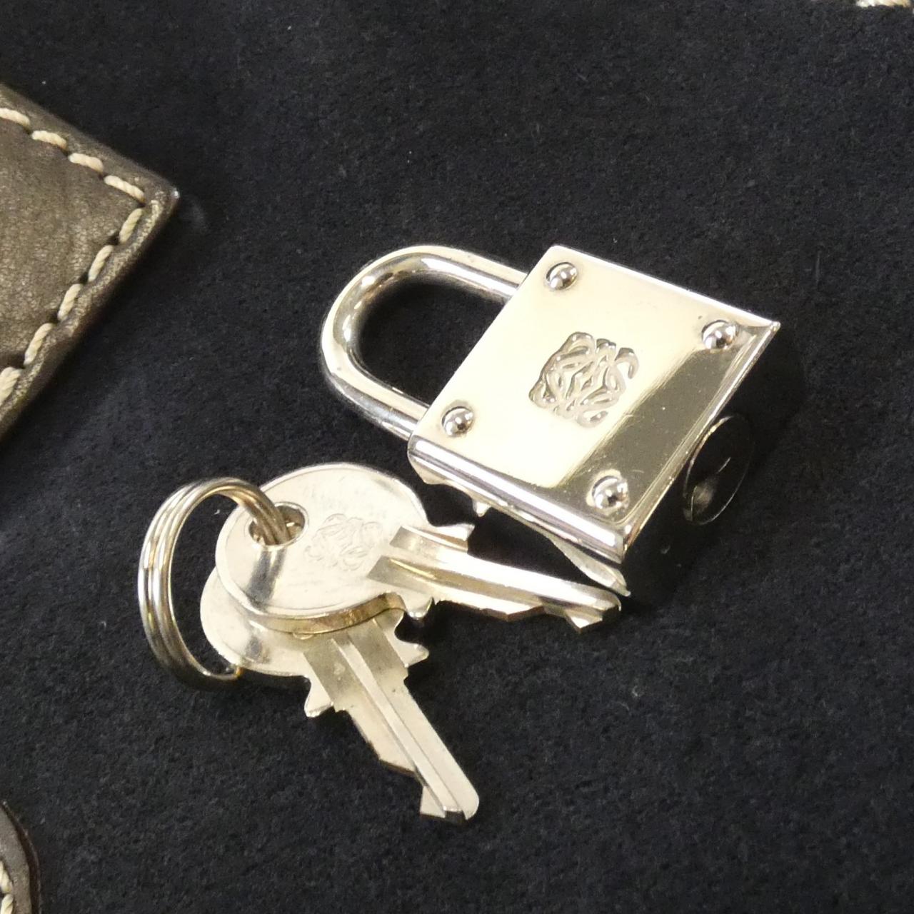 ロエベ アマソナ カウ レザー バッグ